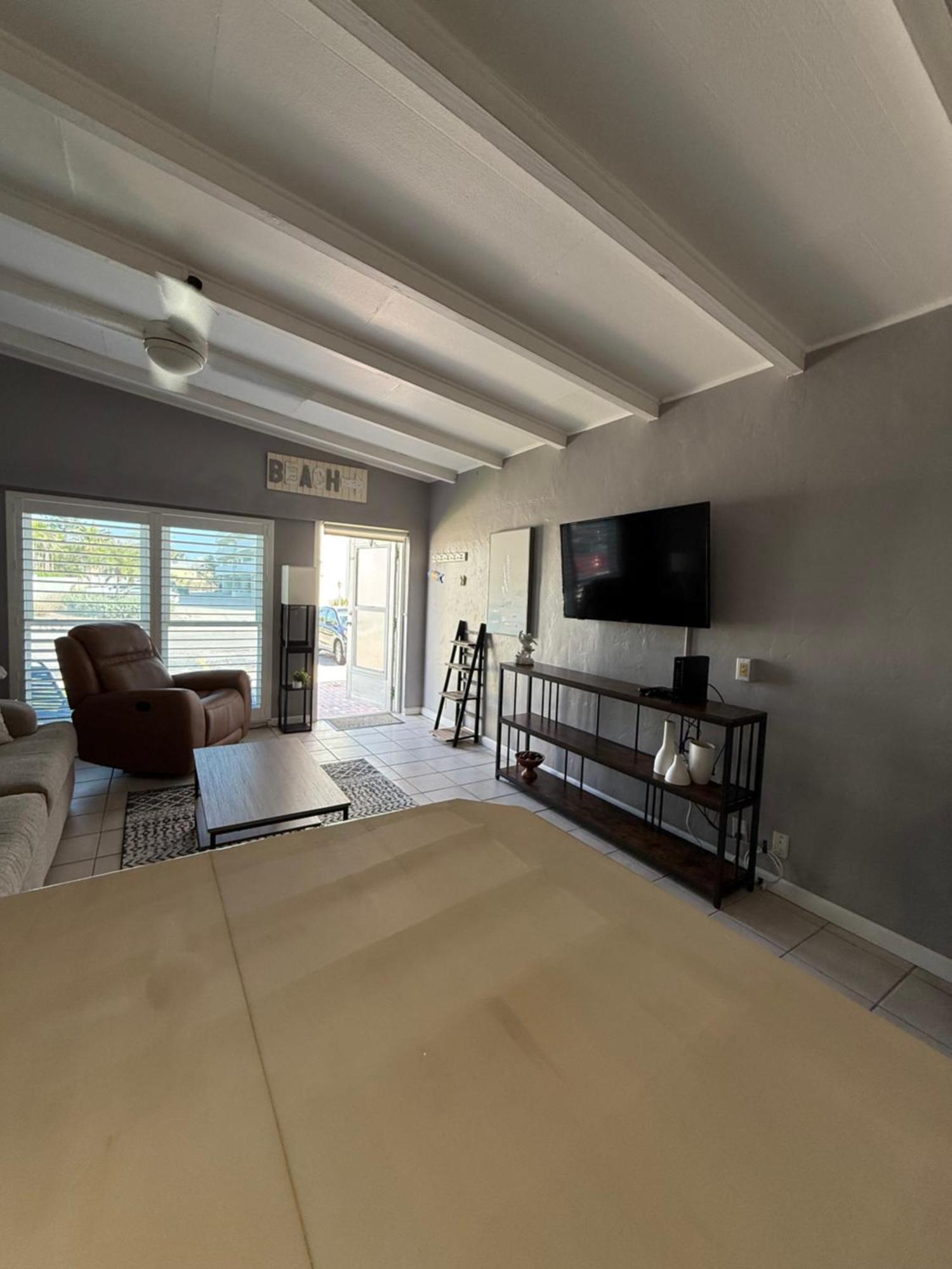 Sea Crest Aparthotel Point O'Rocks ภายนอก รูปภาพ